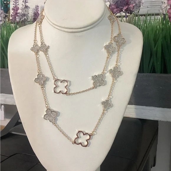 Kiki statement necklaces - Picture 3 of 7